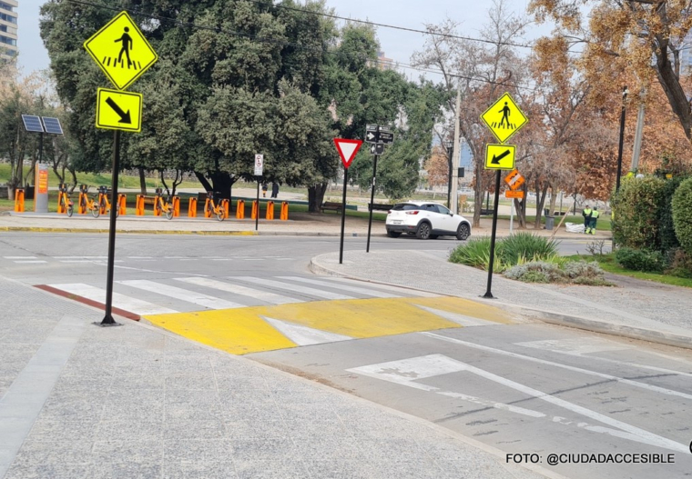 Cruce Peatonal A Nivel Vereda Bien Se Alizado Y Demarcado